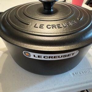 Le Creuset Licorice 7 1/4 qt Dutch oven. New in box
